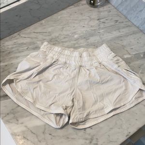 Lululemon Tracker 4 White shorts